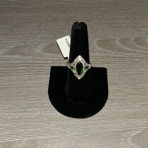 Emerald Ring New

Size 8